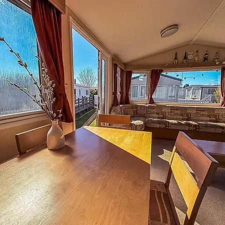 6 Berth Caravan With Free Wifi For Hire In Suffolk Ref 68073Bs Lowestoft Exterior photo