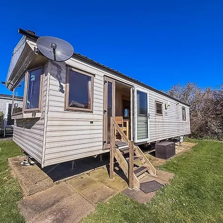 6 Berth Caravan With Free Wifi For Hire In Suffolk Ref 68073Bs Lowestoft Exterior photo