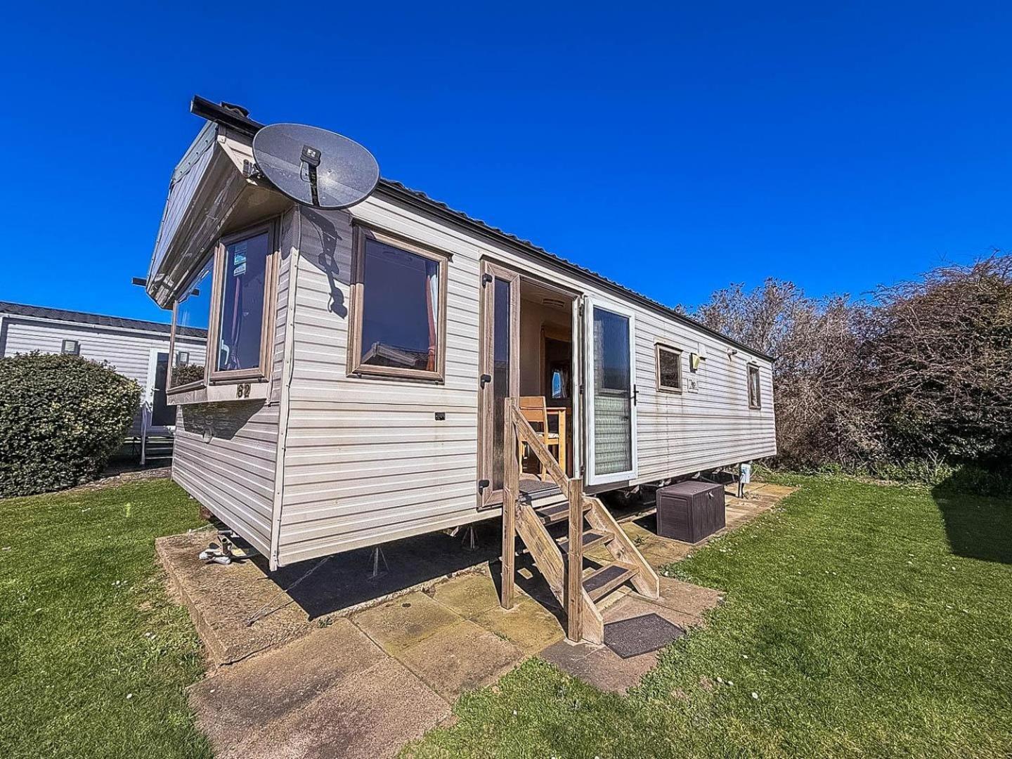 6 Berth Caravan With Free Wifi For Hire In Suffolk Ref 68073bs * Lowestoft