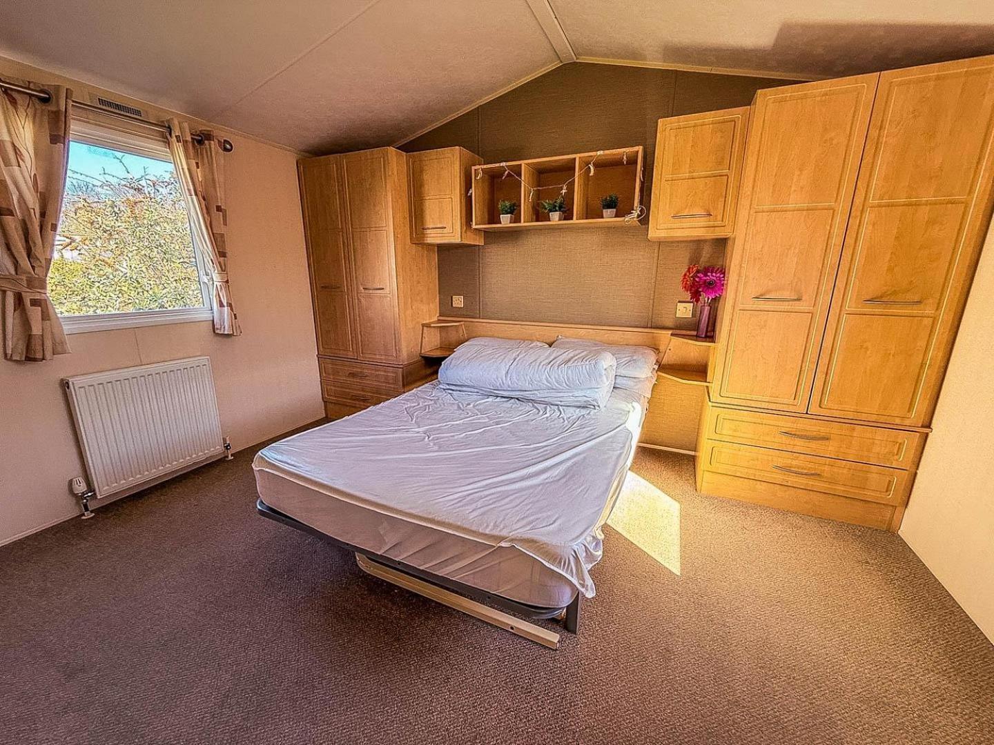 6 Berth Caravan With Free Wifi For Hire In Suffolk Ref 68073bs Campsite